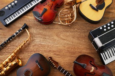 frame-different-musical-instruments-wooden-background